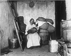 Jacob Riis photo nicknamed "Madonna of
                the Slums"